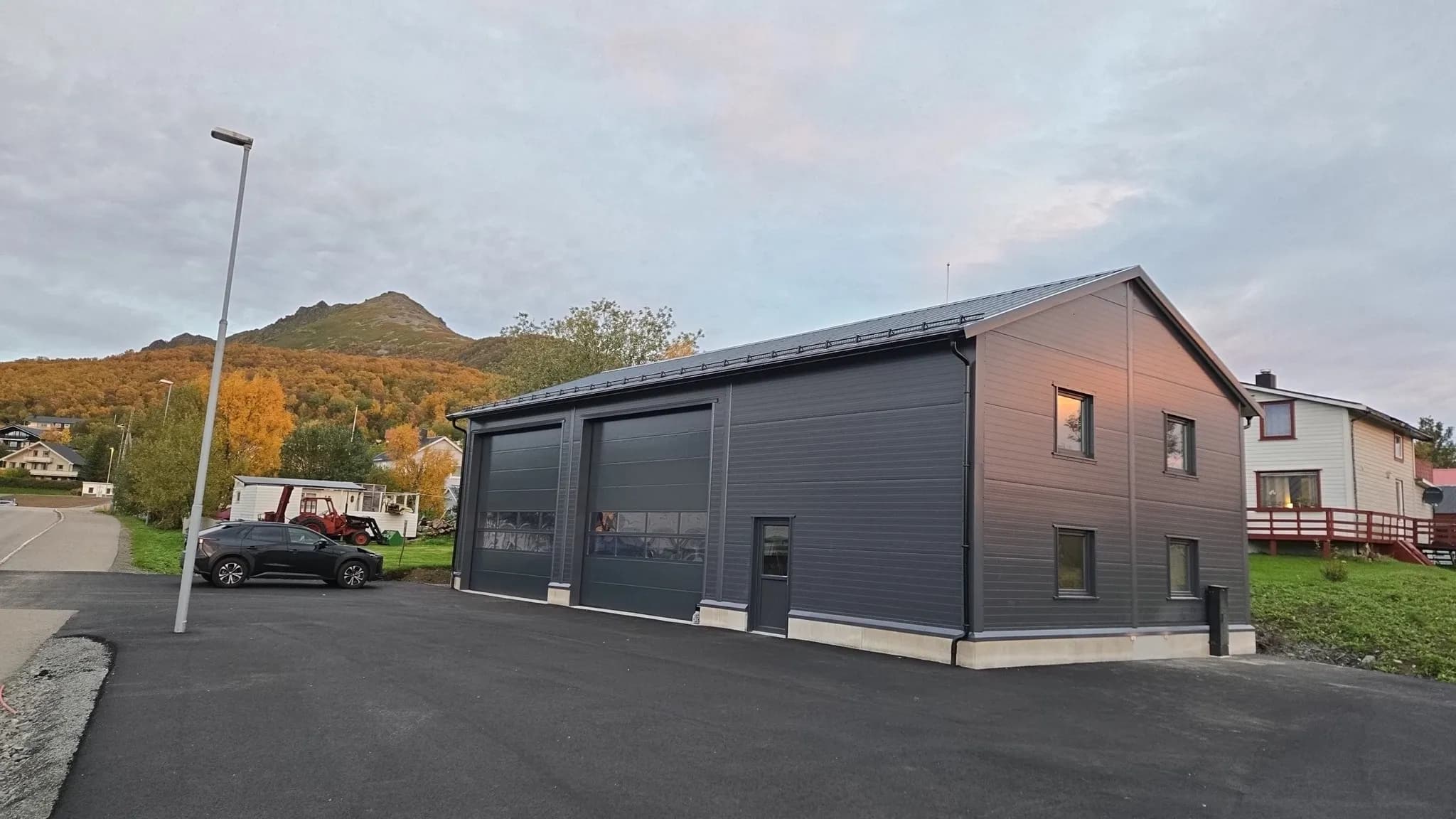 Komplett stål- og sandwichbygg med store porter